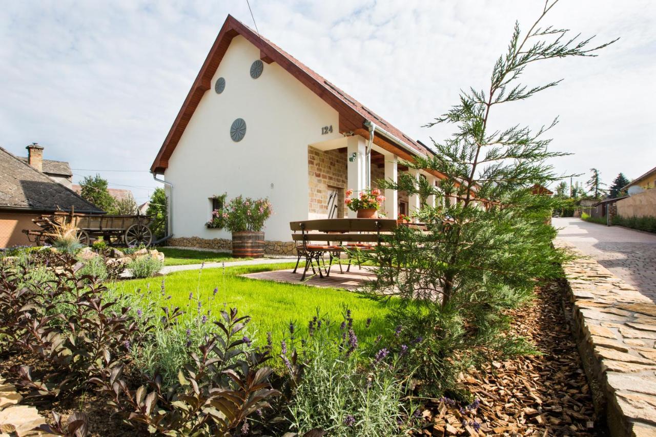 Bakony-Cinca Vendeghaz Hotel Szentgal Exterior photo